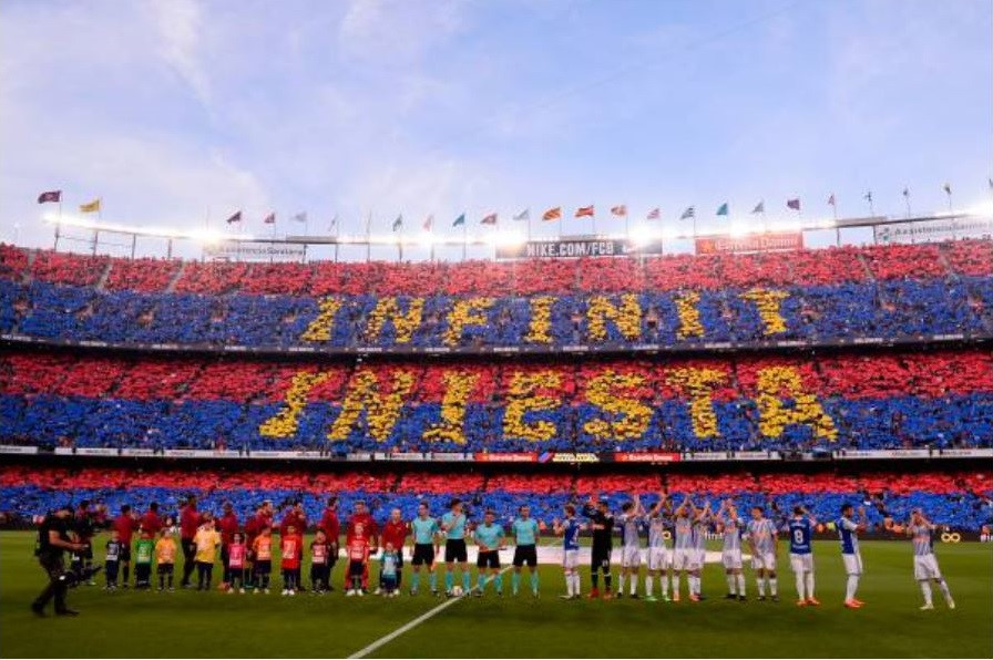 Nou Camp nghẹn ngào chia tay phù thủy Iniesta